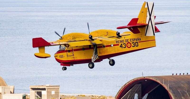 Imagen de archivo de uno de los hidroaviones del 43 Grupo sobrevolando la Base Aérea de Gando / Antonio Rico